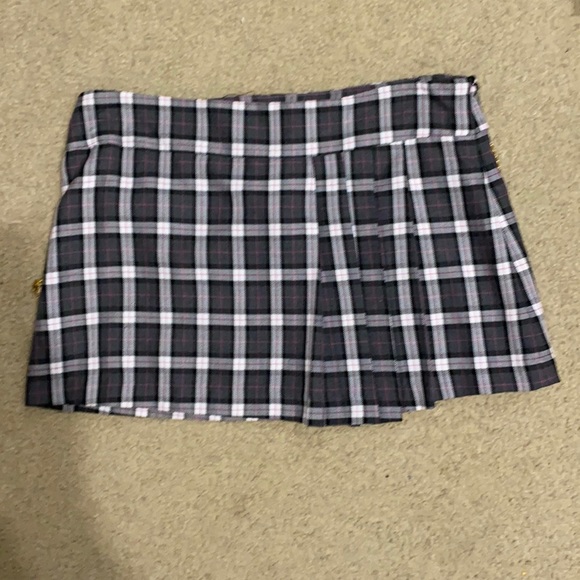 Brand New cute plaid outfit - Picture 7 of 12